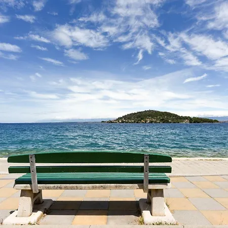 Kolt - 15m From Sea *