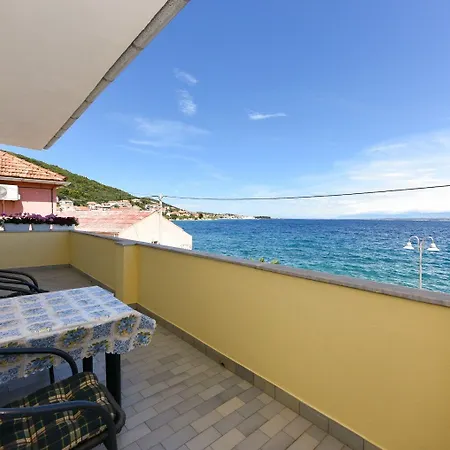 Kolt - 15m From Sea