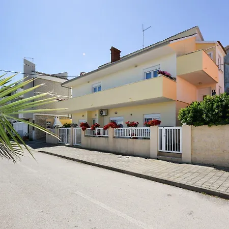 Apartment Kolt - 15m From Sea Kali