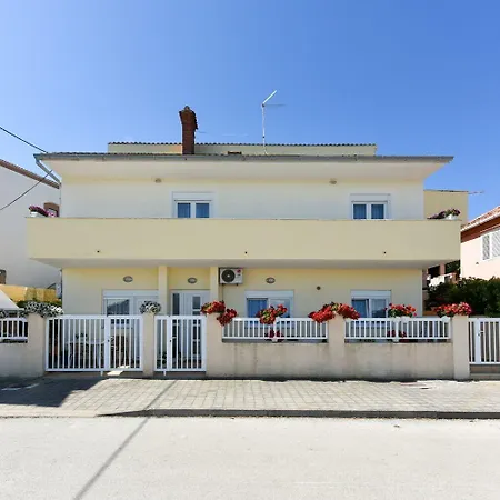 Kolt - 15m From Sea