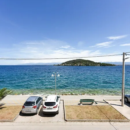 Apartment Kolt - 15m From Sea